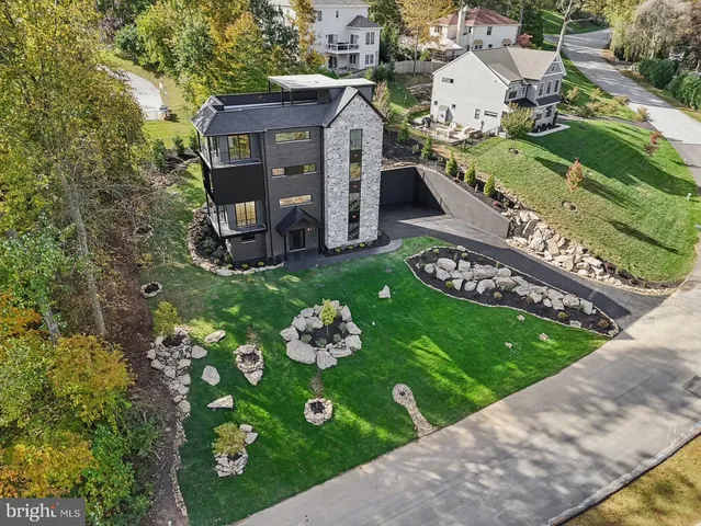 $1,890,000 | 12 Langton Lane, Newtown Square, PA 19073