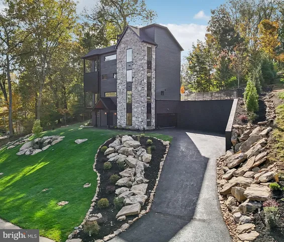 $1,890,000 | 12 Langton Lane, Newtown Square, PA 19073