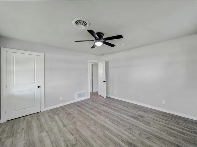 $2,100 | 309 East Obuch Street, Valley View, TX 76272