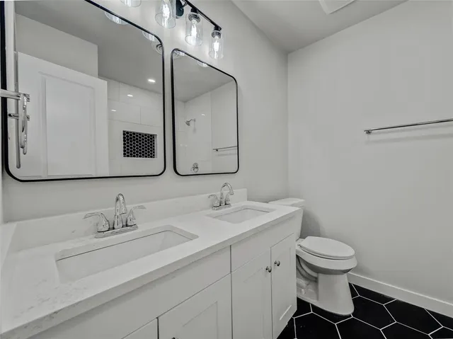 $2,100 | 309 East Obuch Street, Valley View, TX 76272