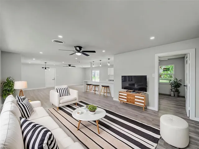 $2,100 | 309 East Obuch Street, Valley View, TX 76272