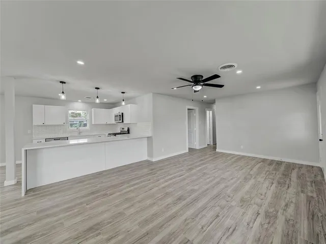 $2,100 | 309 East Obuch Street, Valley View, TX 76272