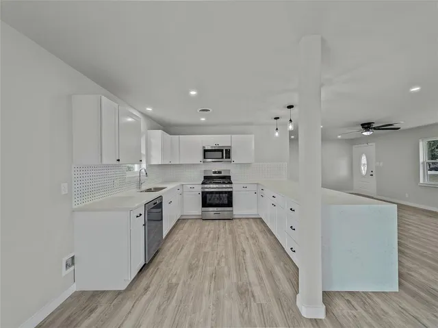 $2,100 | 309 East Obuch Street, Valley View, TX 76272