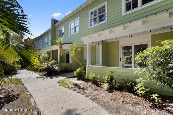 $2,100 | 808 Desoto Street, Unit 7, Ocean Springs, MS 39564