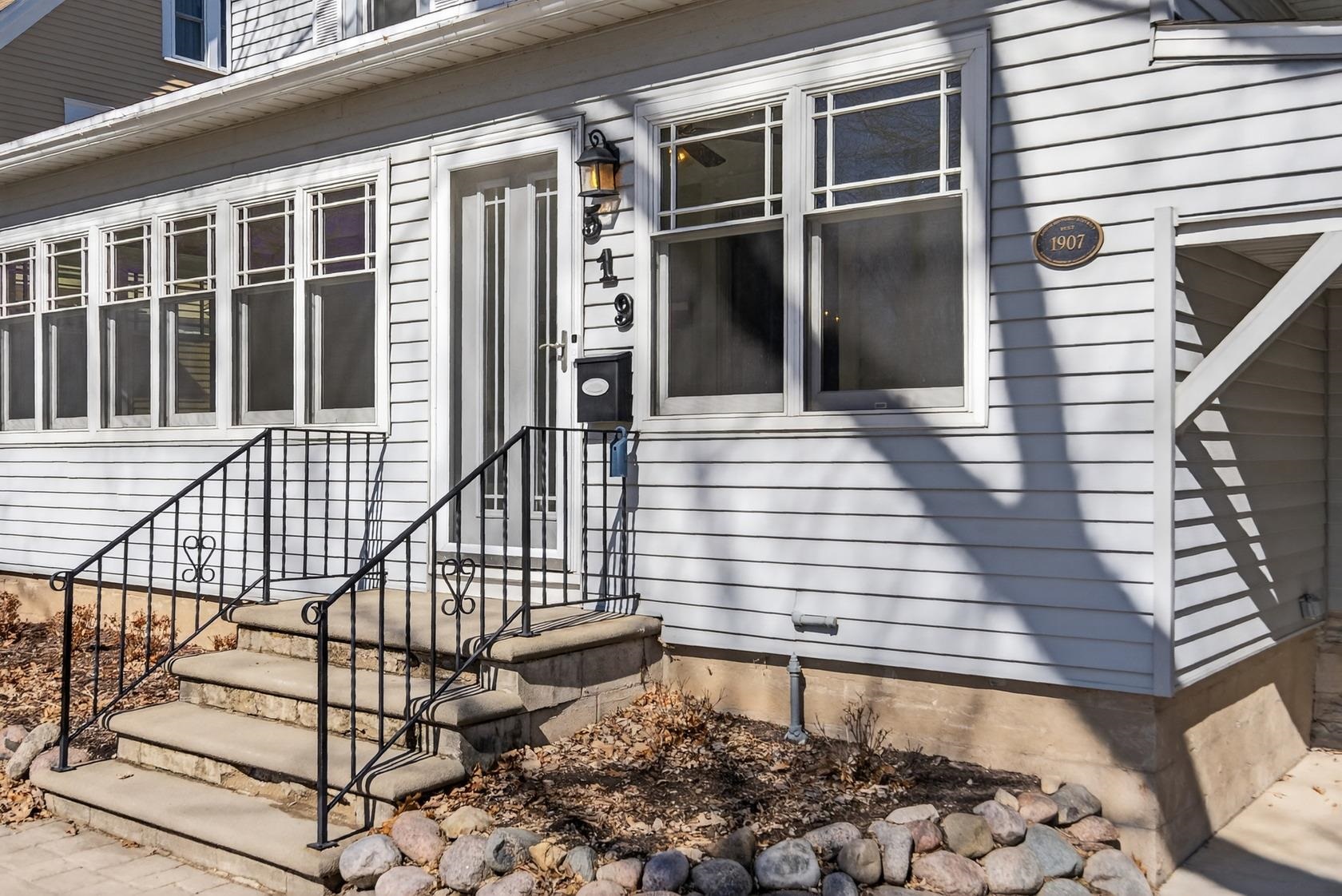 519 Spring Street Green Bay, WI 54301 - Photo 4 of 57