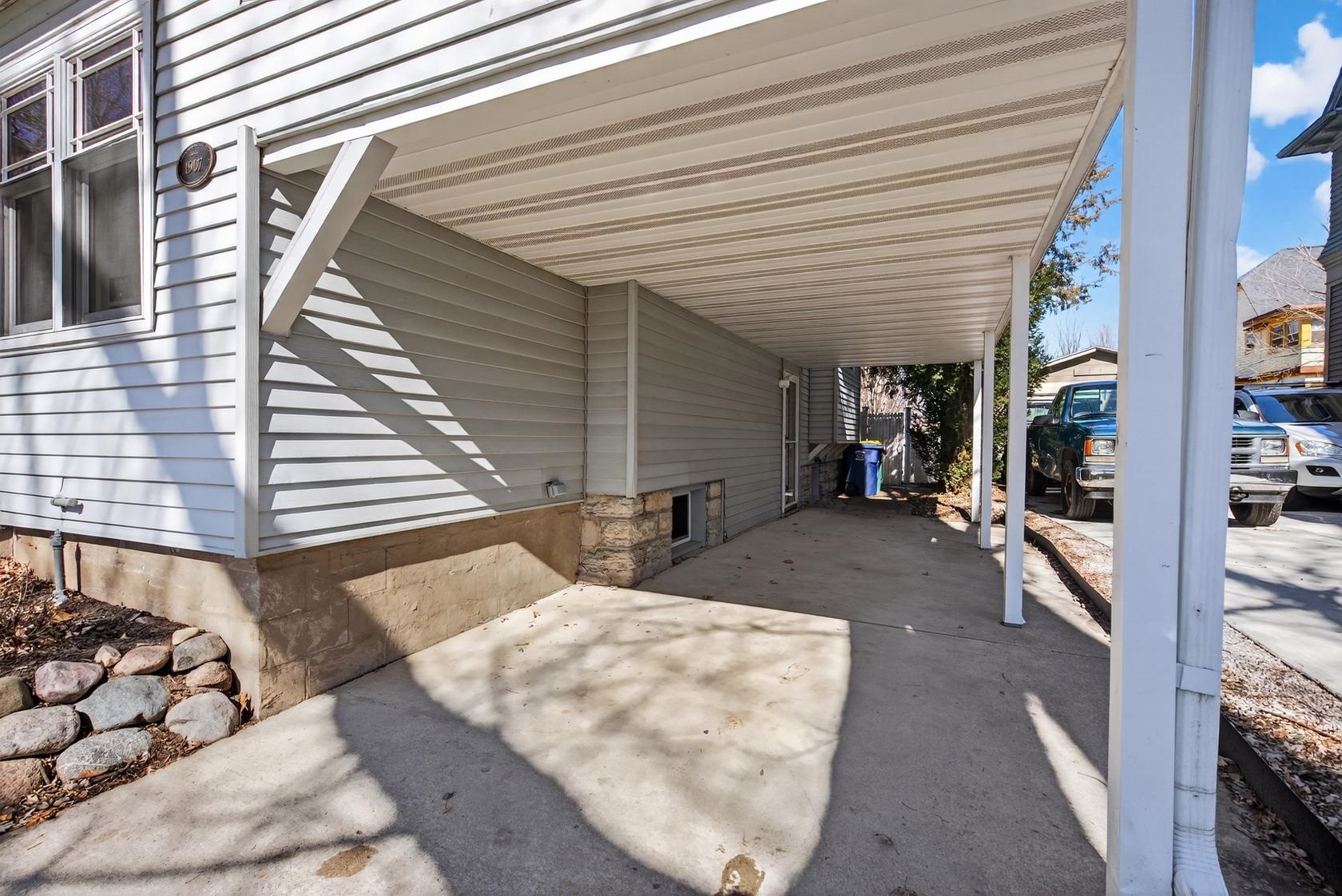 519 Spring Street Green Bay, WI 54301 - Photo 5 of 57