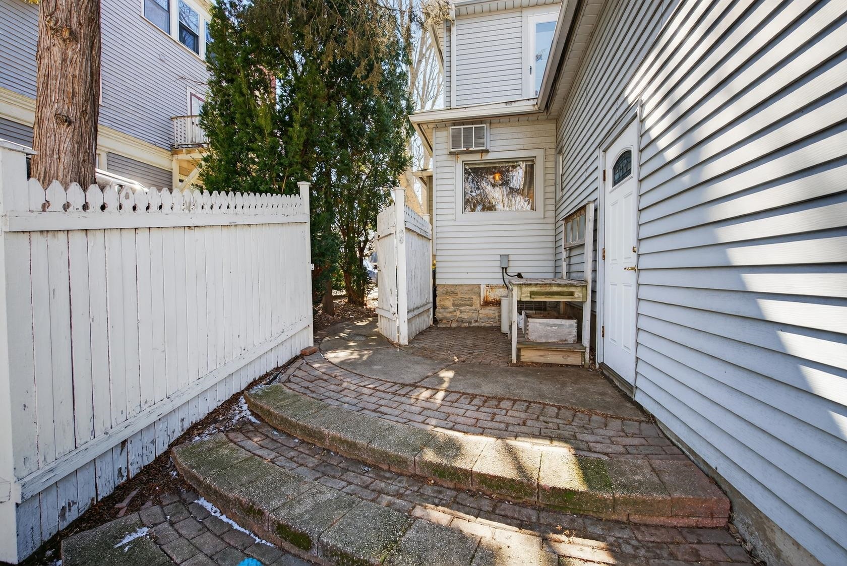 519 Spring Street Green Bay, WI 54301 - Photo 6 of 57