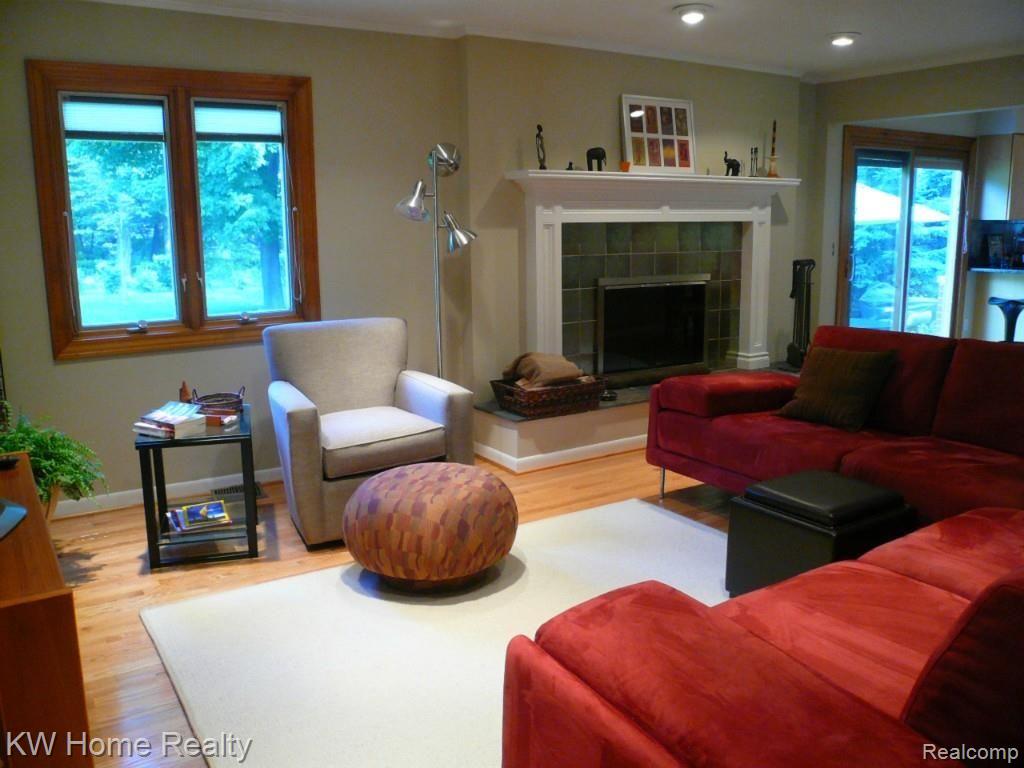 24880 Power Road Farmington, MI 48336 - Photo 12 of 34 Family Room2.jpg
