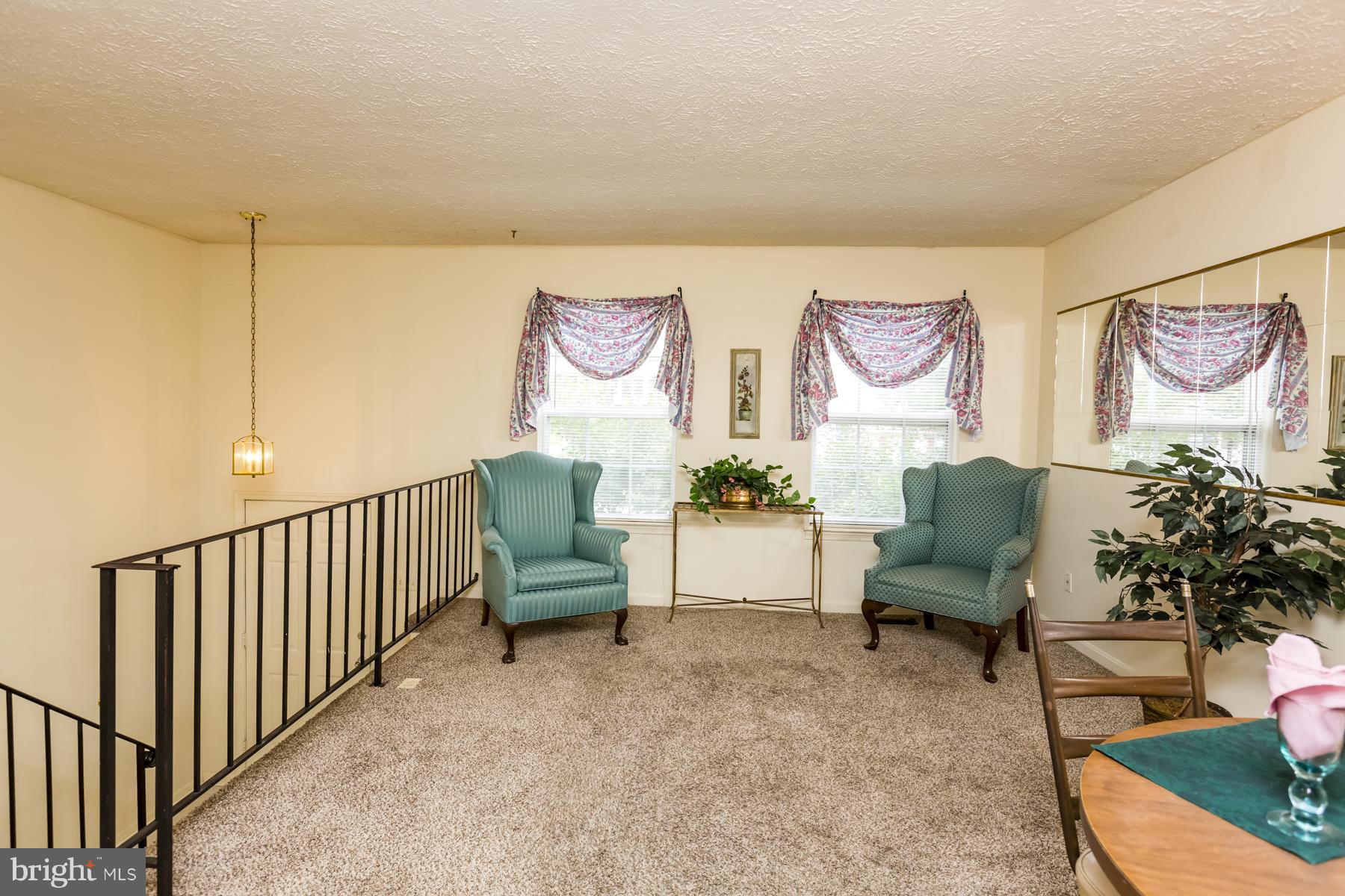 502 Dorchester Road Baltimore, MD 21228 - Photo 2 of 29 Living Room
