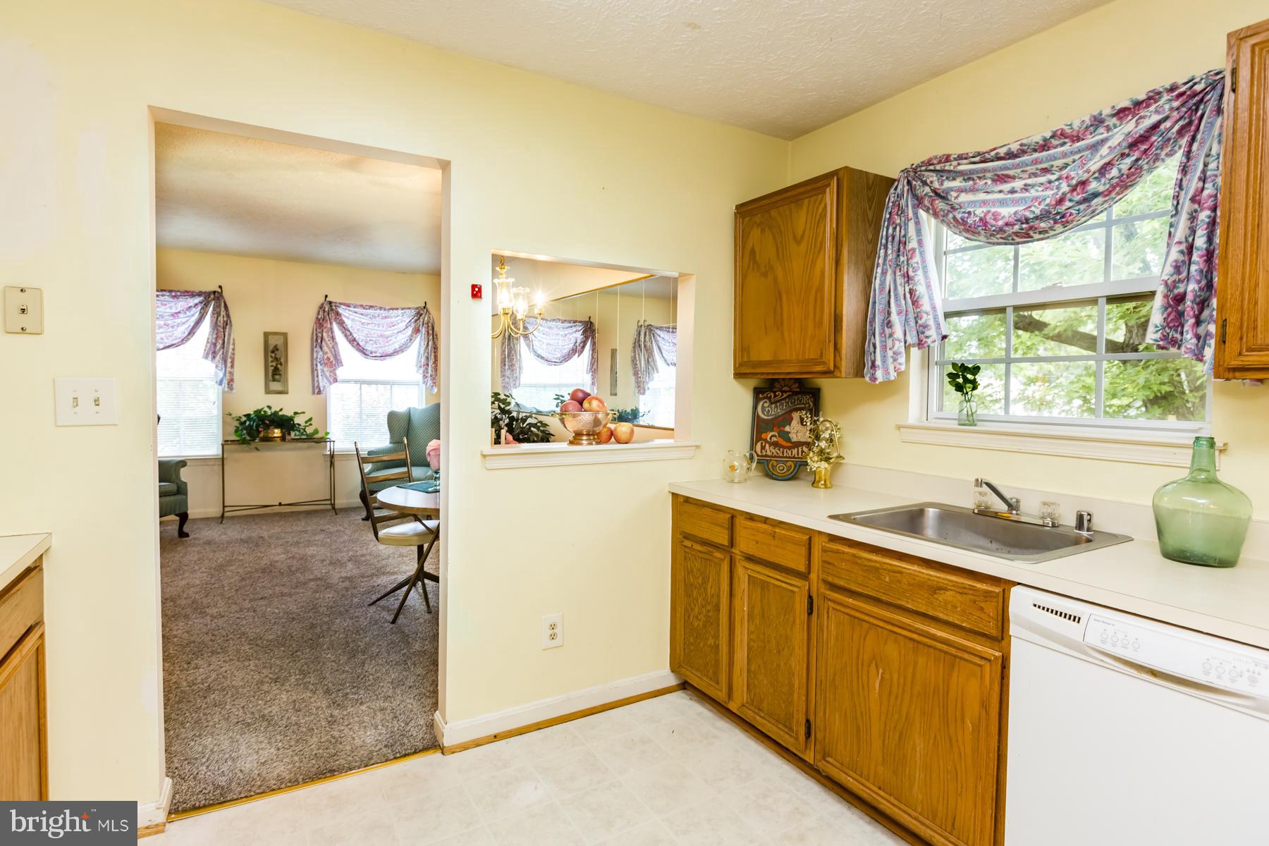 502 Dorchester Road Baltimore, MD 21228 - Photo 11 of 29 Kitchen