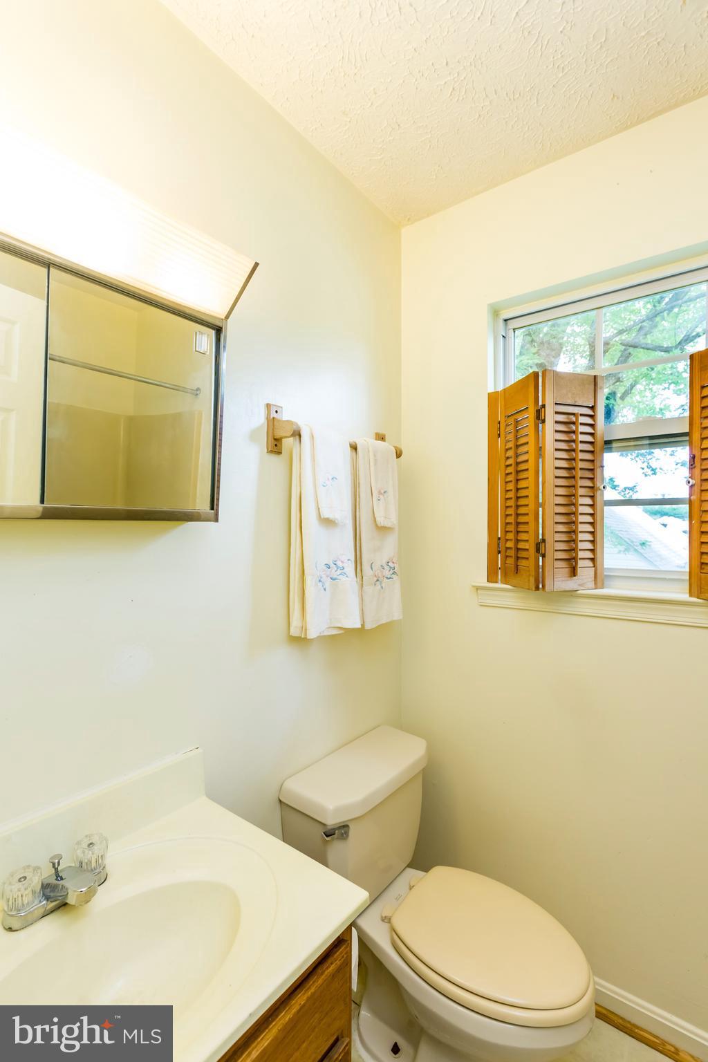 502 Dorchester Road Baltimore, MD 21228 - Photo 23 of 29 Bath Main