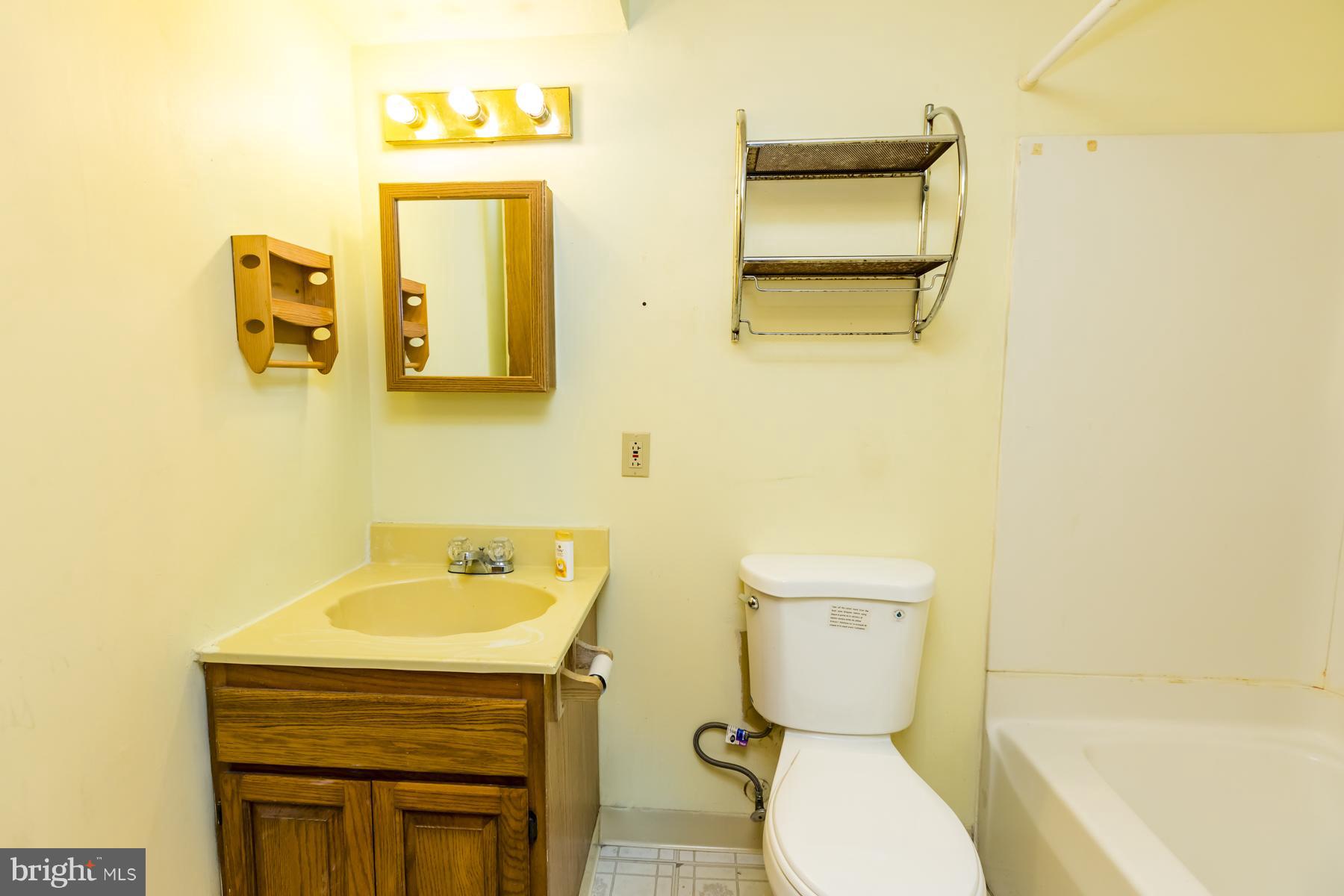 502 Dorchester Road Baltimore, MD 21228 - Photo 24 of 29 Bath Lower 1