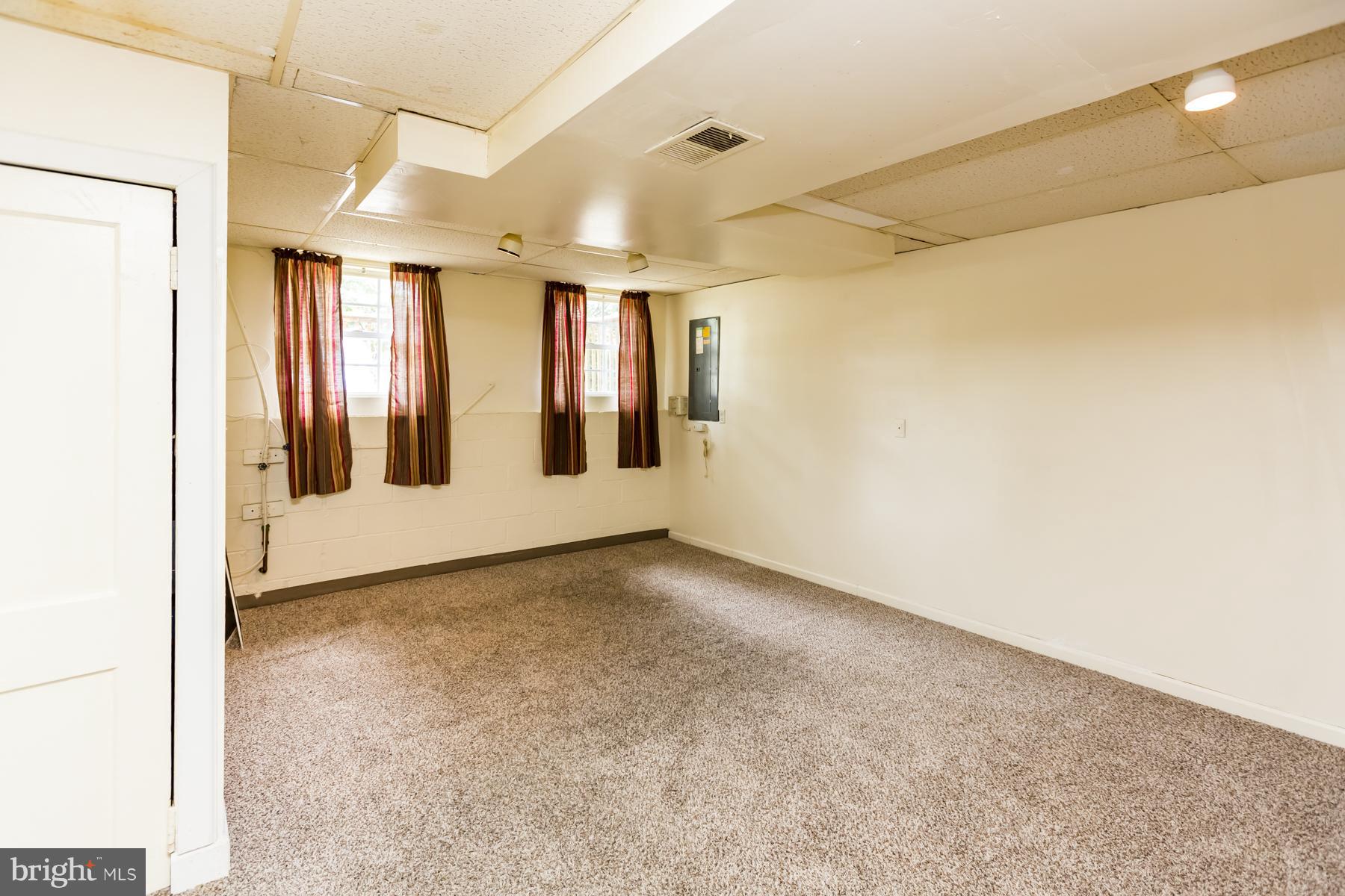 502 Dorchester Road Baltimore, MD 21228 - Photo 25 of 29 Family Room