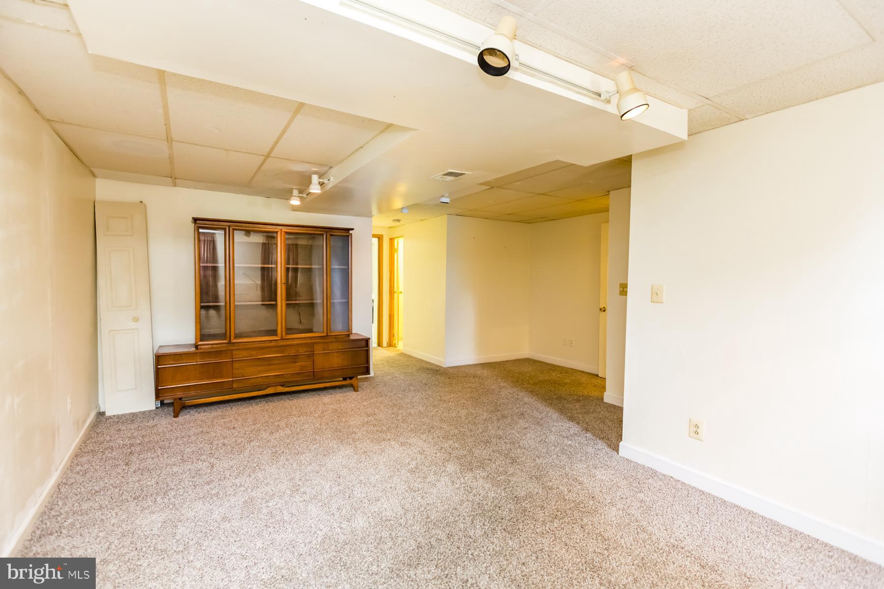 502 Dorchester Road Baltimore, MD 21228 - Photo 26 of 29 Family Room