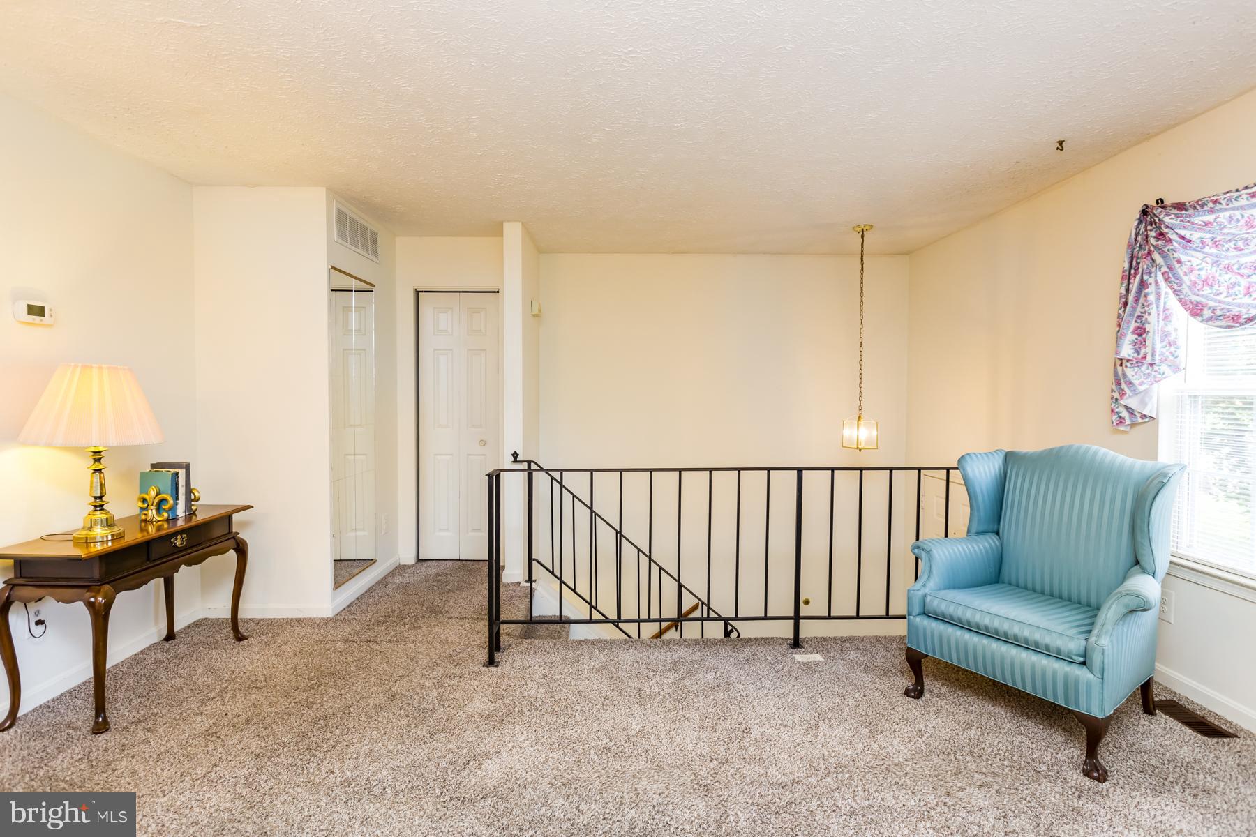 502 Dorchester Road Baltimore, MD 21228 - Photo 6 of 29 Living Room