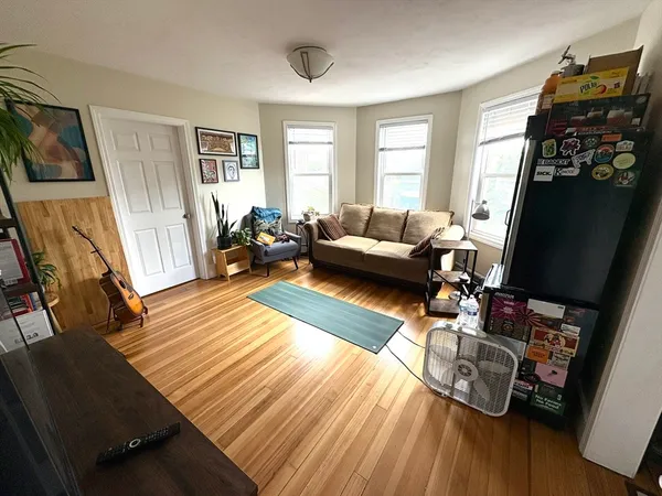 $3,850 | 3 Carlisle Street, Unit 3, Cambridge, MA 02139