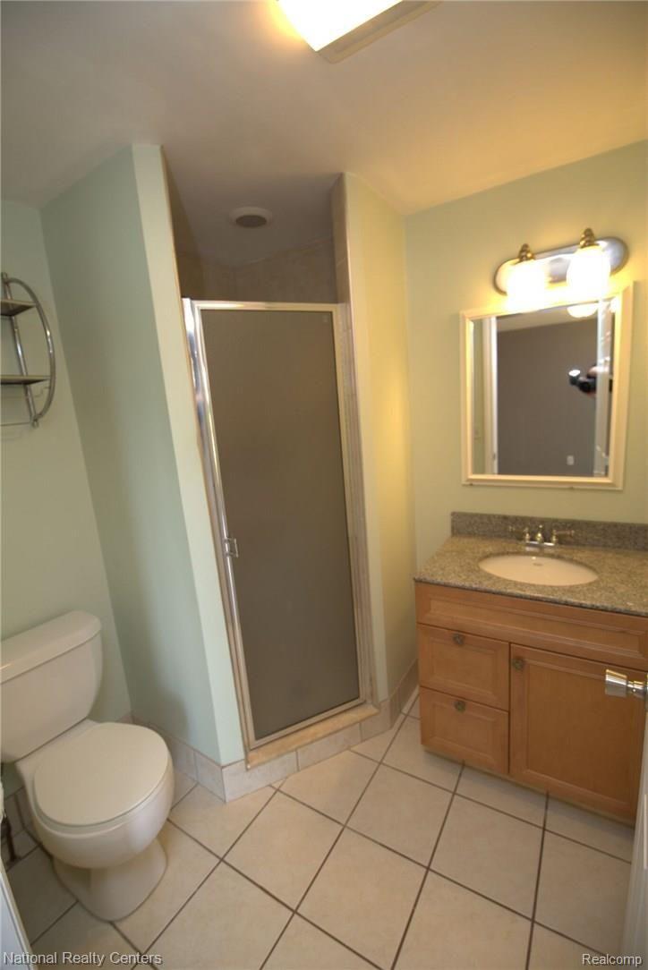 2790 Harvey Street Rochester, MI 48309 - Photo 19 of 21 Updated master bath