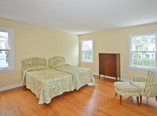 933 Pontiac Road Wilmette, IL 60091 - Photo 11 of 16 a spacious bedroom with a bed and wooden floor