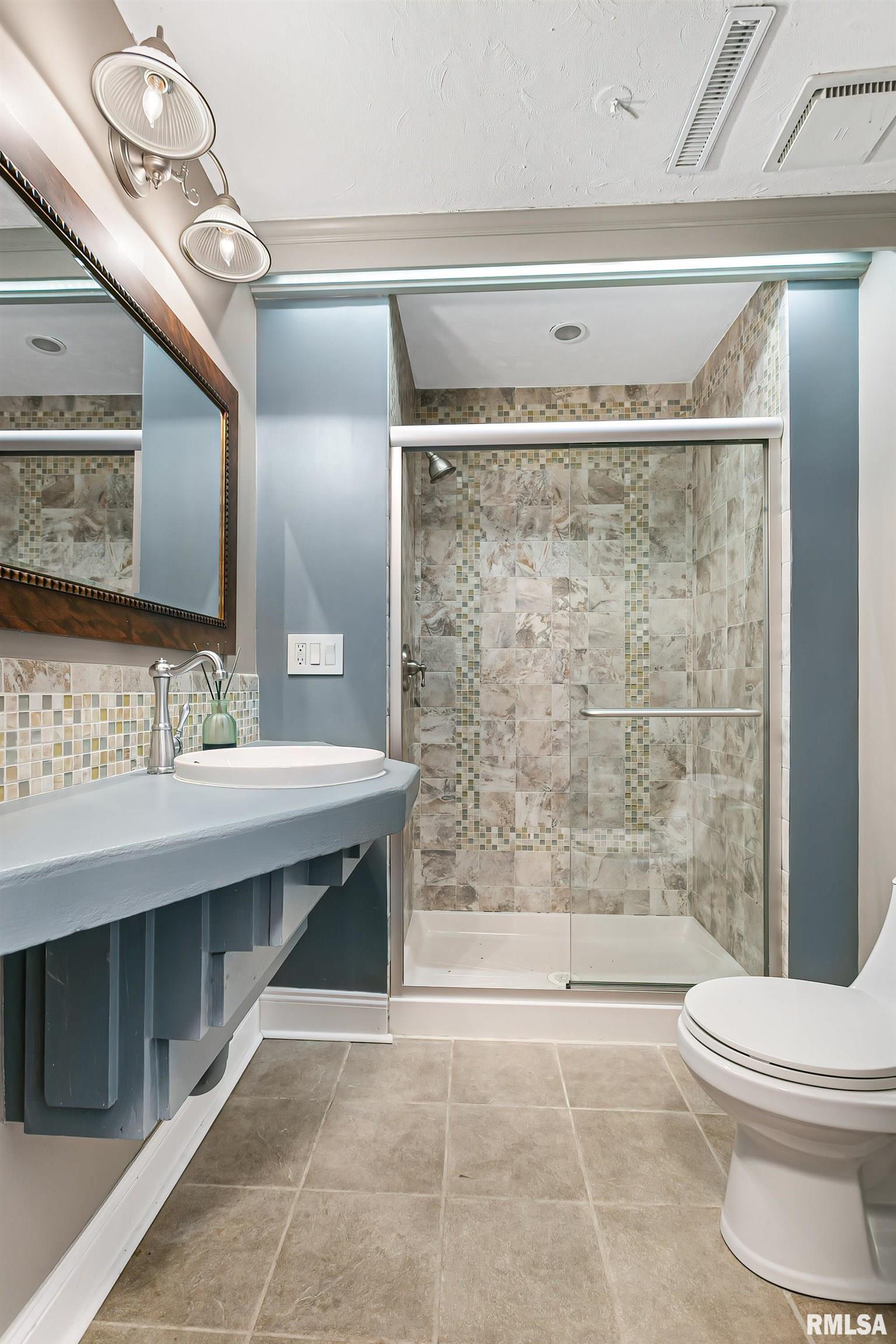 6401 Utica Ridge Road, Unit 24 Davenport, IA 52807 - Photo 36 of 46 Gallery Image 36
