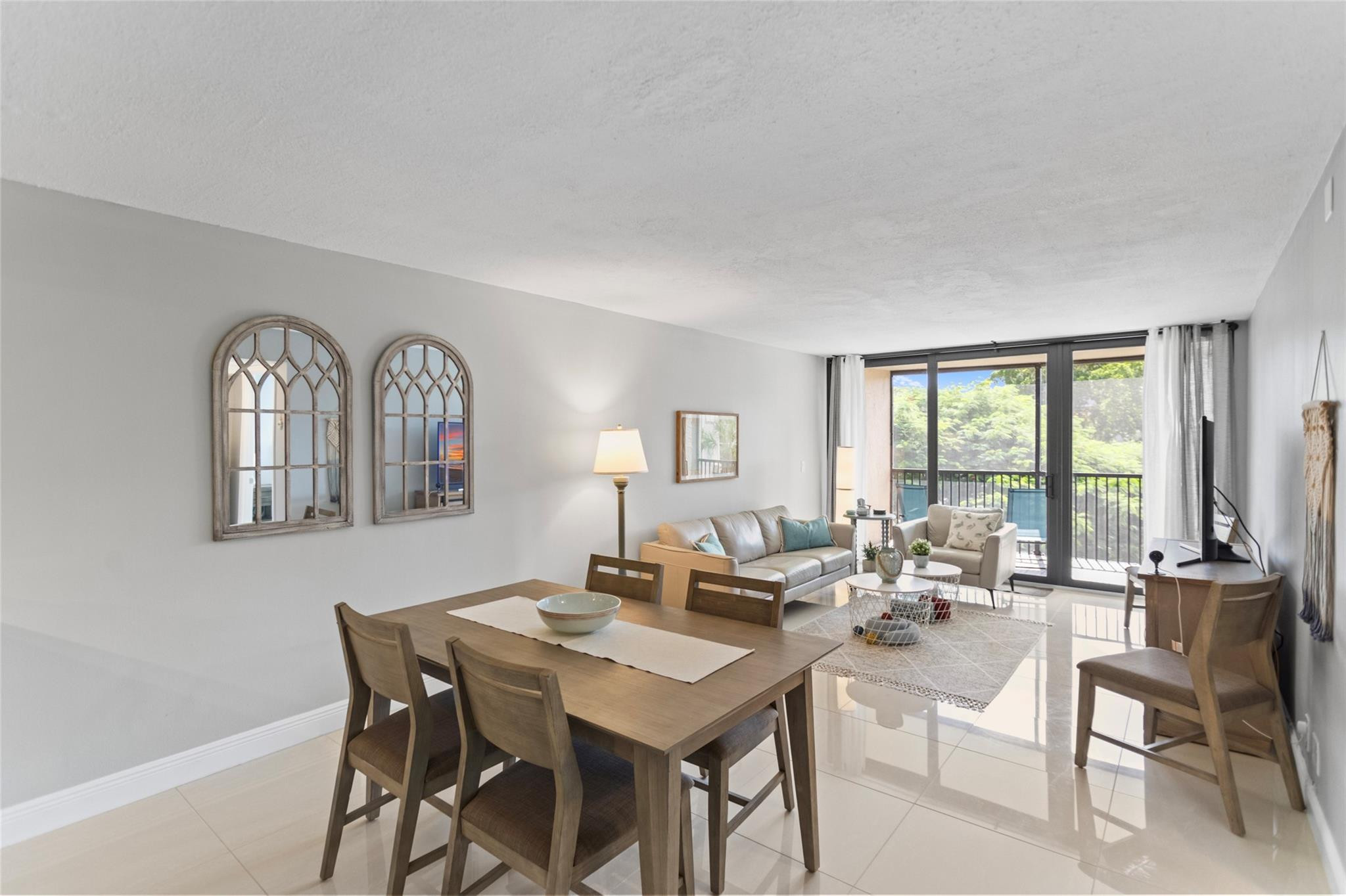 16 Royal Palm Way, Unit 302 Boca Raton, FL 33432 - Photo 9 of 34 Dining Room