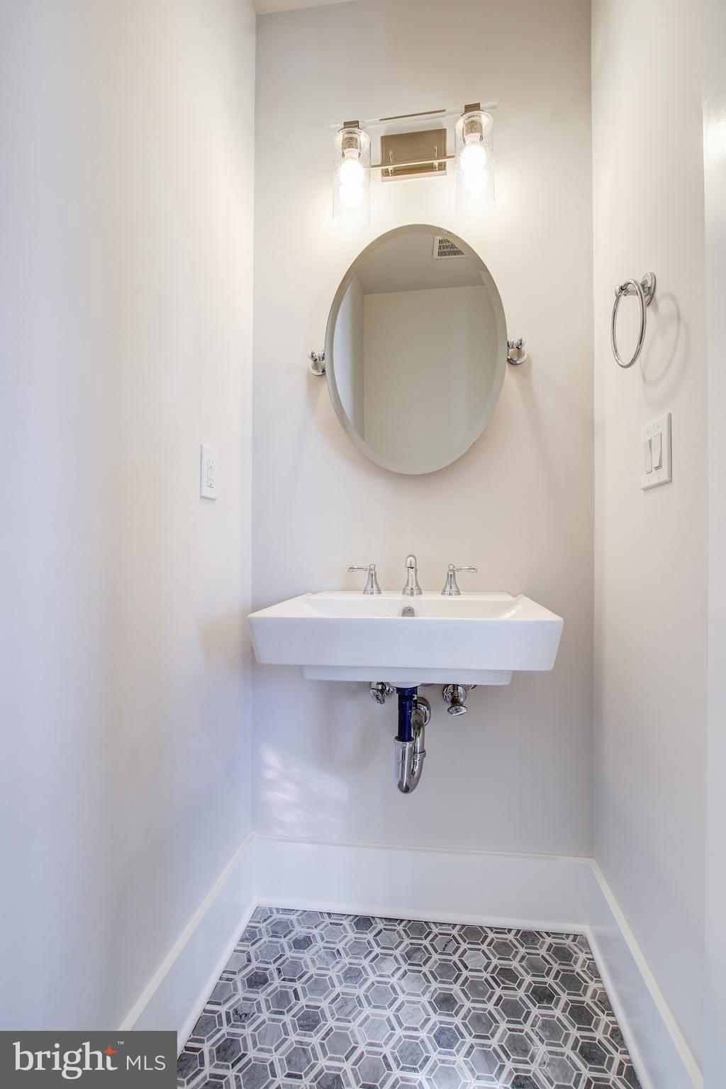 327 L Street Northeast Washington, DC 20002 - Photo 18 of 45