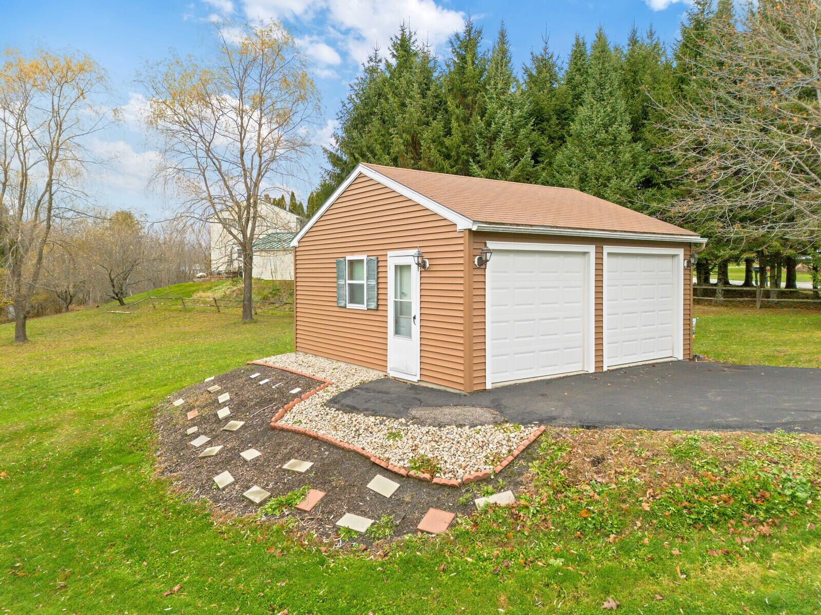 39 Field Road Sidney, ME 04330 - Photo 11 of 46 11 garage #2