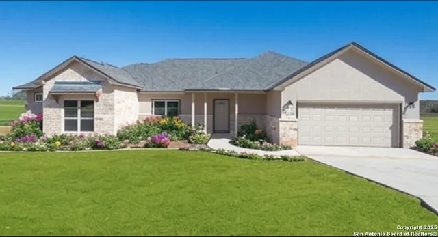 $2,800 | 120 Grand View, Floresville, TX 78114