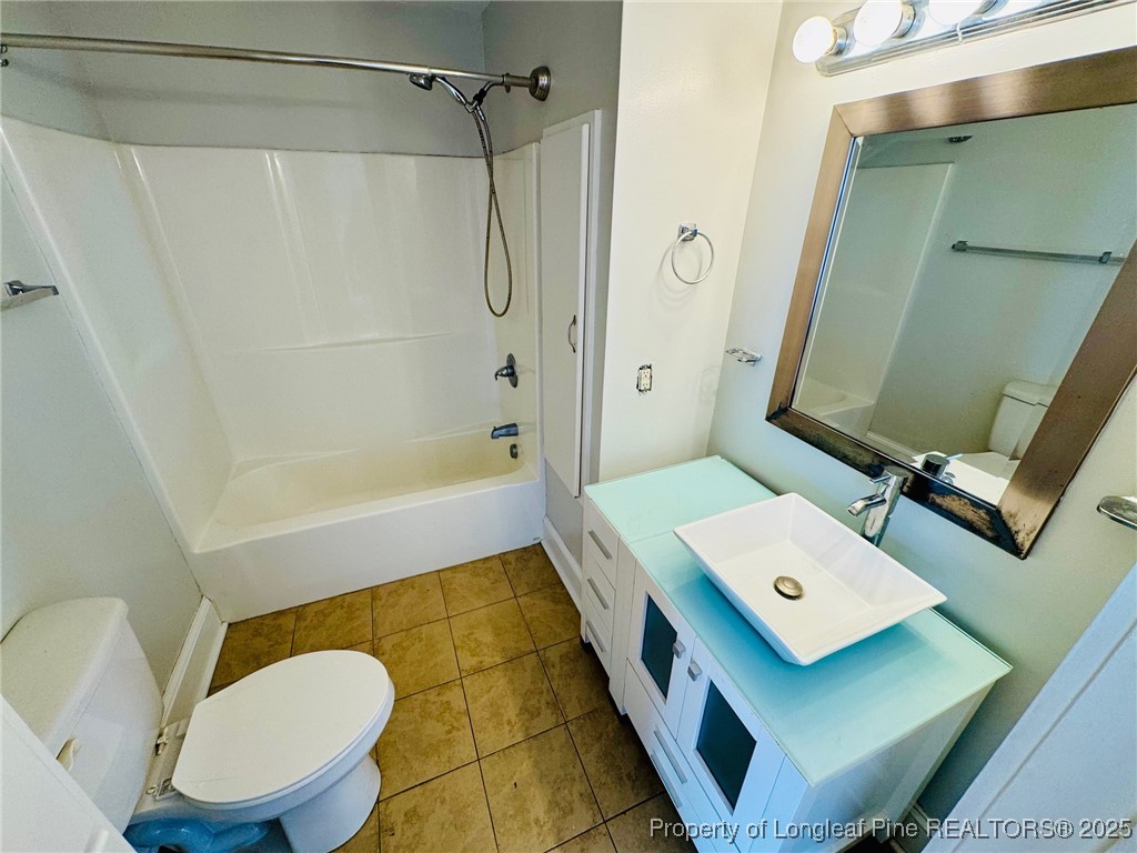 907 Caldwell Street, Unit A Lumberton, NC 28358 - Photo 15 of 24 a bathroom with a sink mirror toilet and bathtub