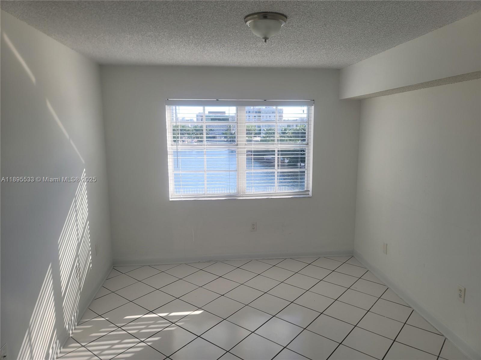 2600 Collins Avenue, Unit 509 Miami Beach, FL 33140 - Photo 4 of 6