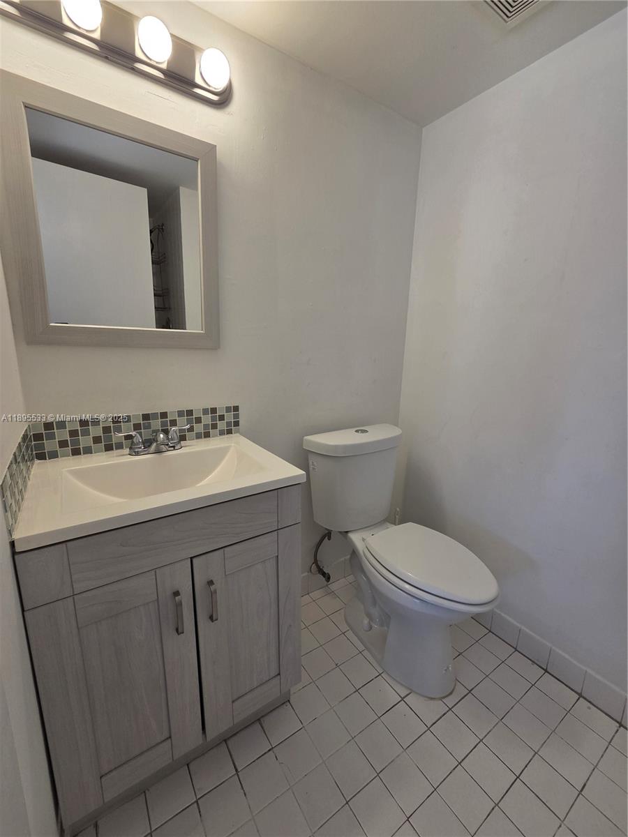 2600 Collins Avenue, Unit 509 Miami Beach, FL 33140 - Photo 6 of 6