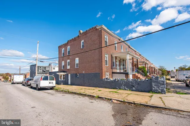 a house view with a outdoor space