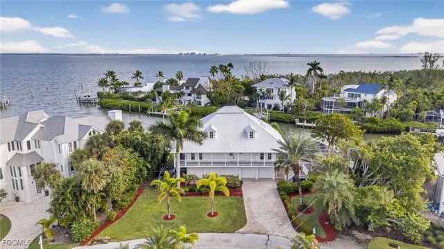 $2,950,000 | 1480 Angel Drive, Sanibel, FL 33957