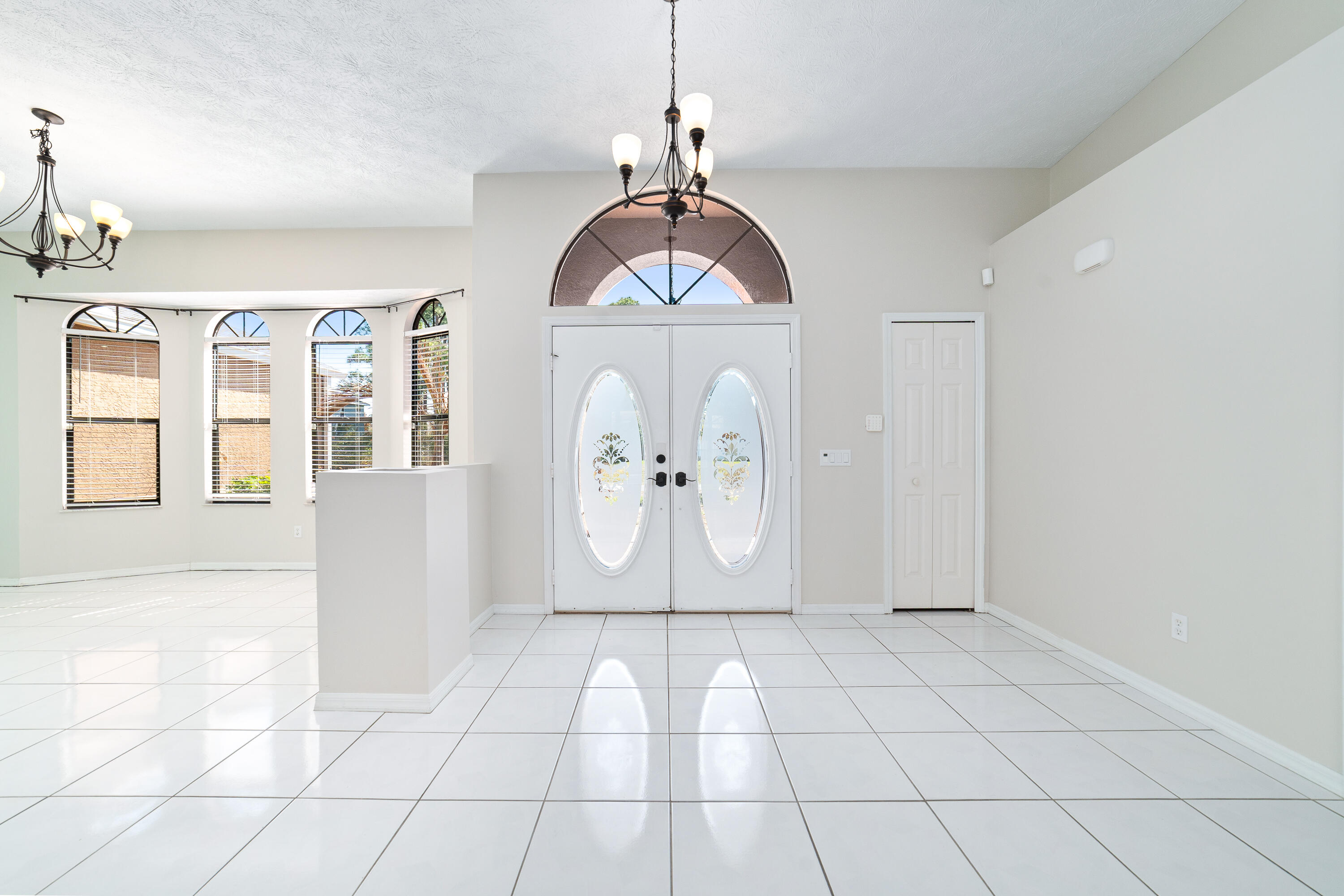 2355 Southwest Salmon Road Port St. Lucie, FL 34953 - Photo 3 of 39 DSC02100