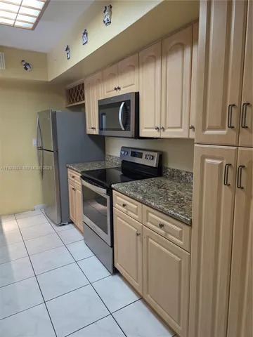 $3,200 | 1560 West 53rd Terrace, Unit 1560, Hialeah, FL 33012