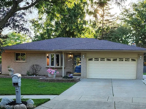 $379,900 | 720 Comet Court, Canton, MI 48188