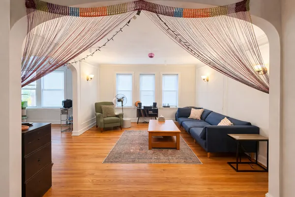 $1,875 | 6420 North Newgard Avenue, Unit 1E, Chicago, IL 60626