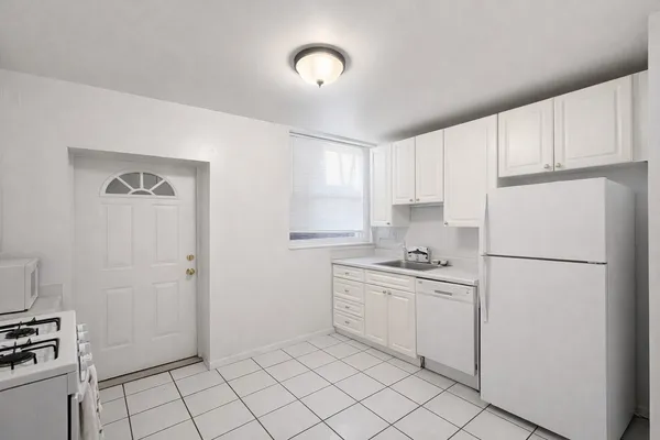 $1,875 | 6420 North Newgard Avenue, Unit 1E, Chicago, IL 60626