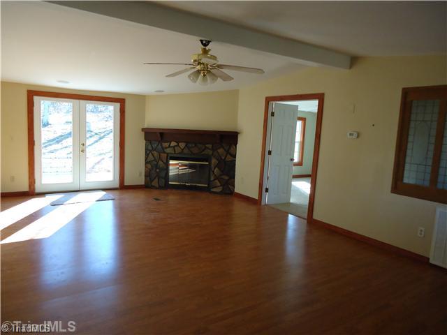 1110 Muddy Road King, NC 27021 - Photo 10 of 16 Living Room.