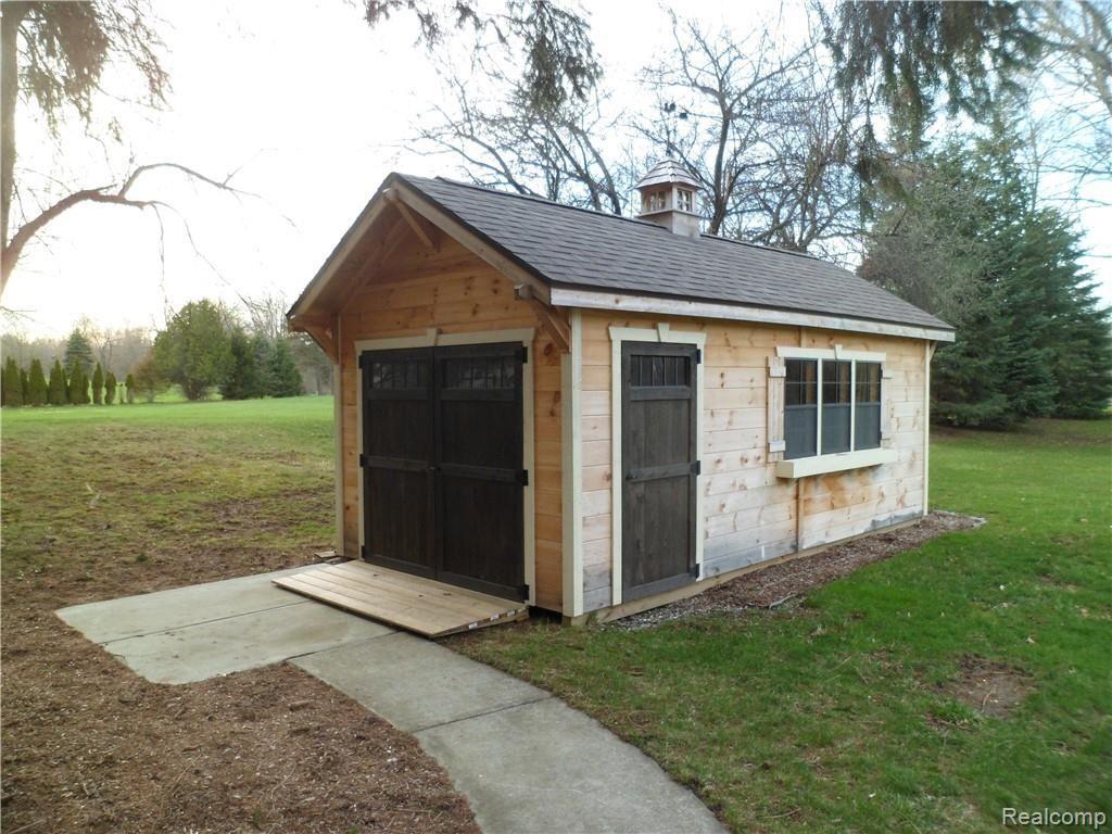6914 Rattalee Lake Road Clarkston, MI 48348 - Photo 15 of 36 Comes with a Mother in Law suite.... or an extra storage shed.