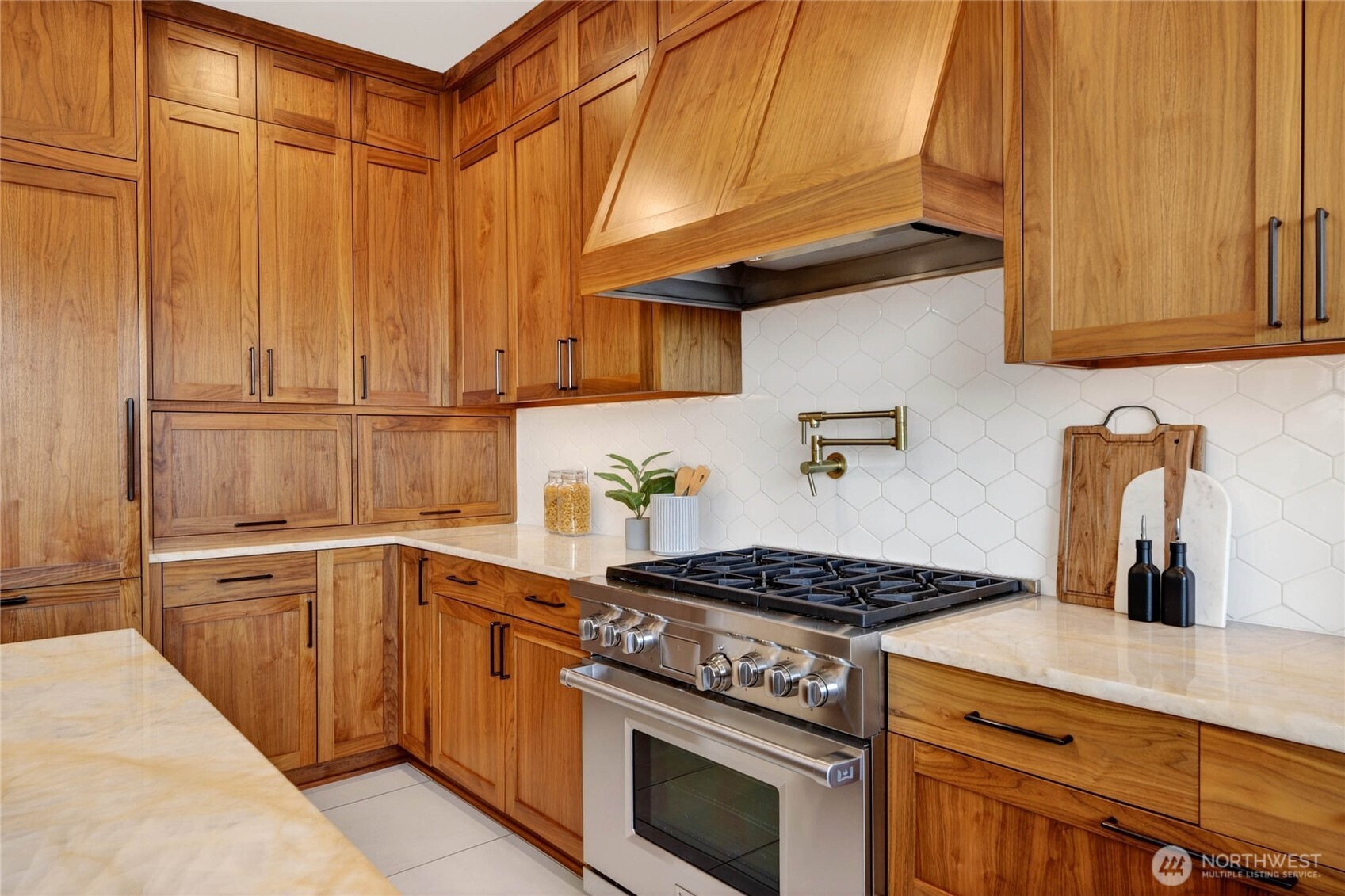 4057 Southwest Holgate Street Seattle, WA 98116 - Photo 11 of 40