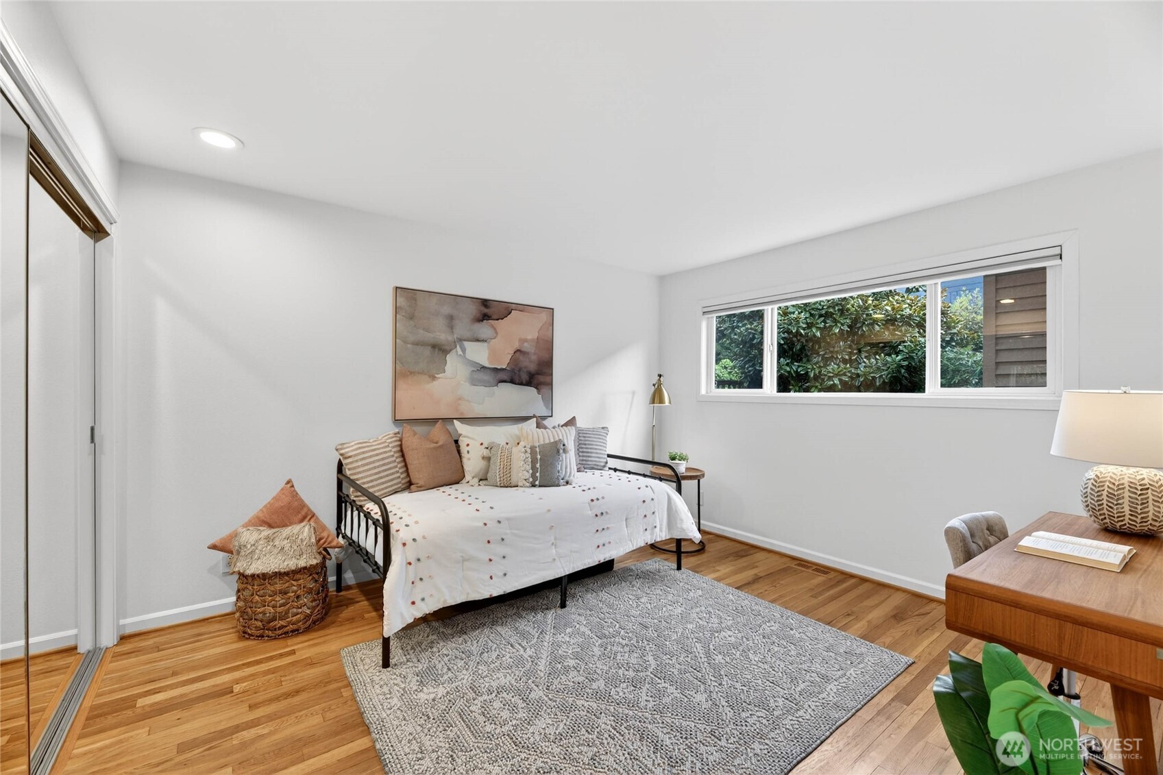 4057 Southwest Holgate Street Seattle, WA 98116 - Photo 14 of 40