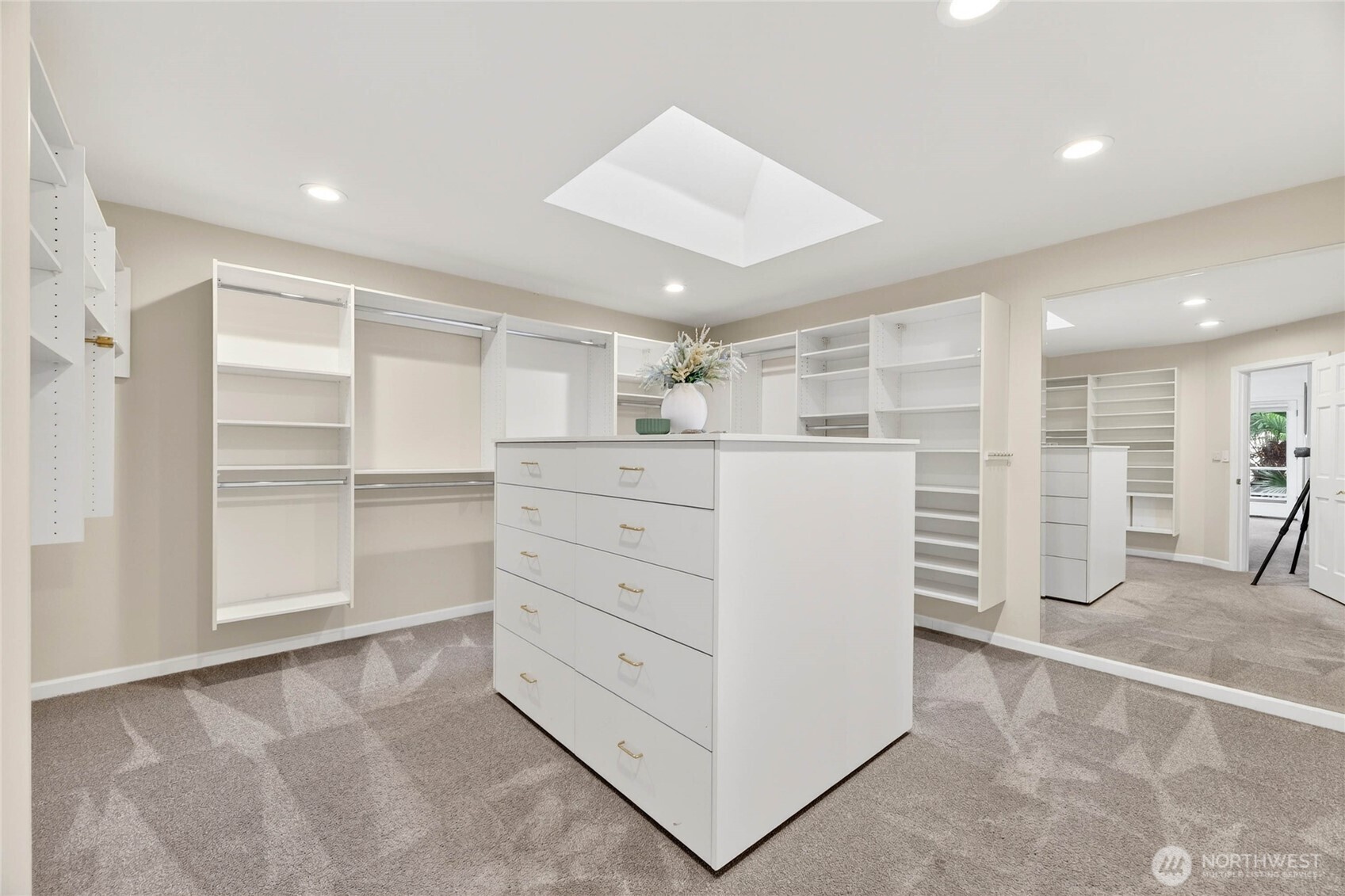 4057 Southwest Holgate Street Seattle, WA 98116 - Photo 23 of 40