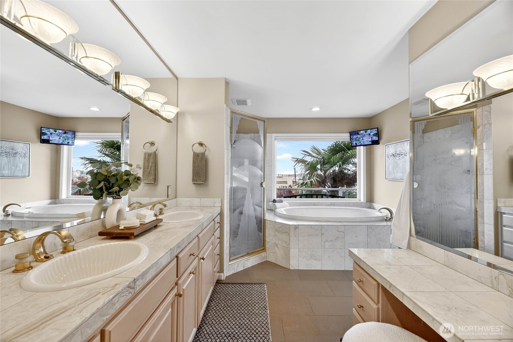 4057 Southwest Holgate Street Seattle, WA 98116 - Photo 24 of 40