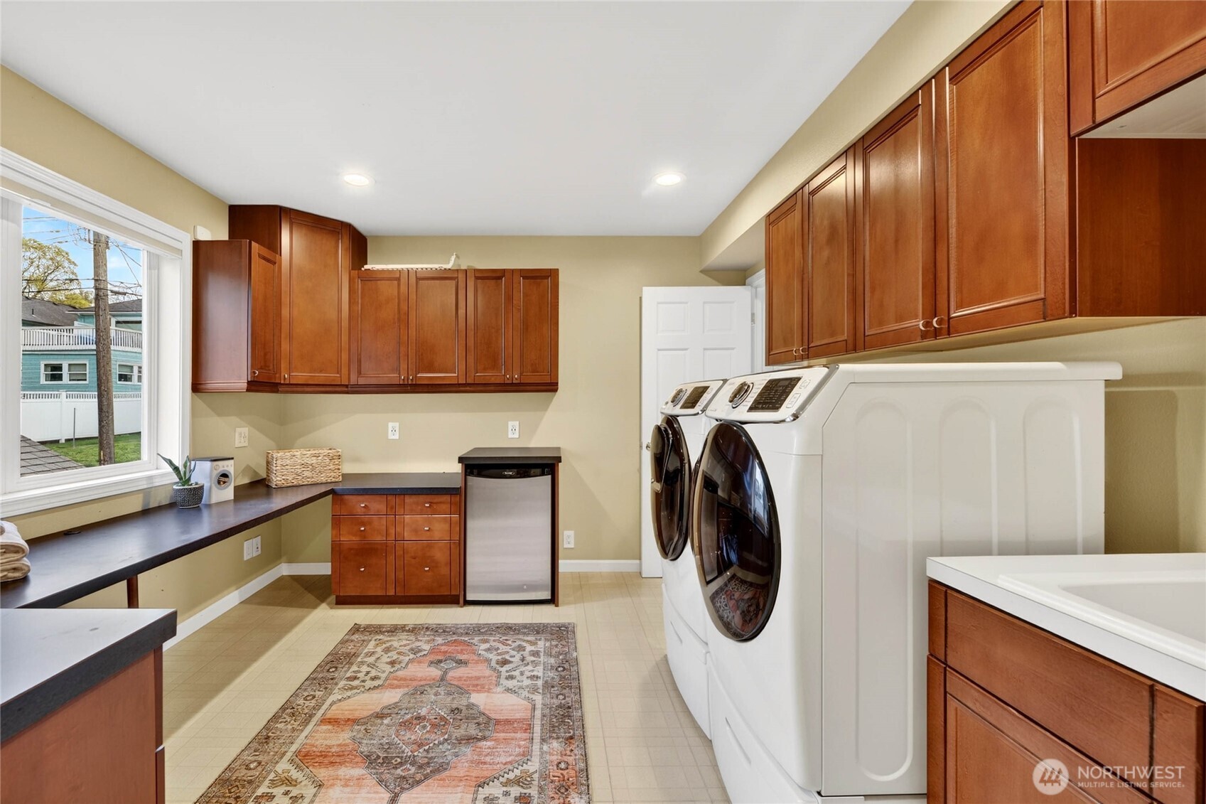 4057 Southwest Holgate Street Seattle, WA 98116 - Photo 28 of 40