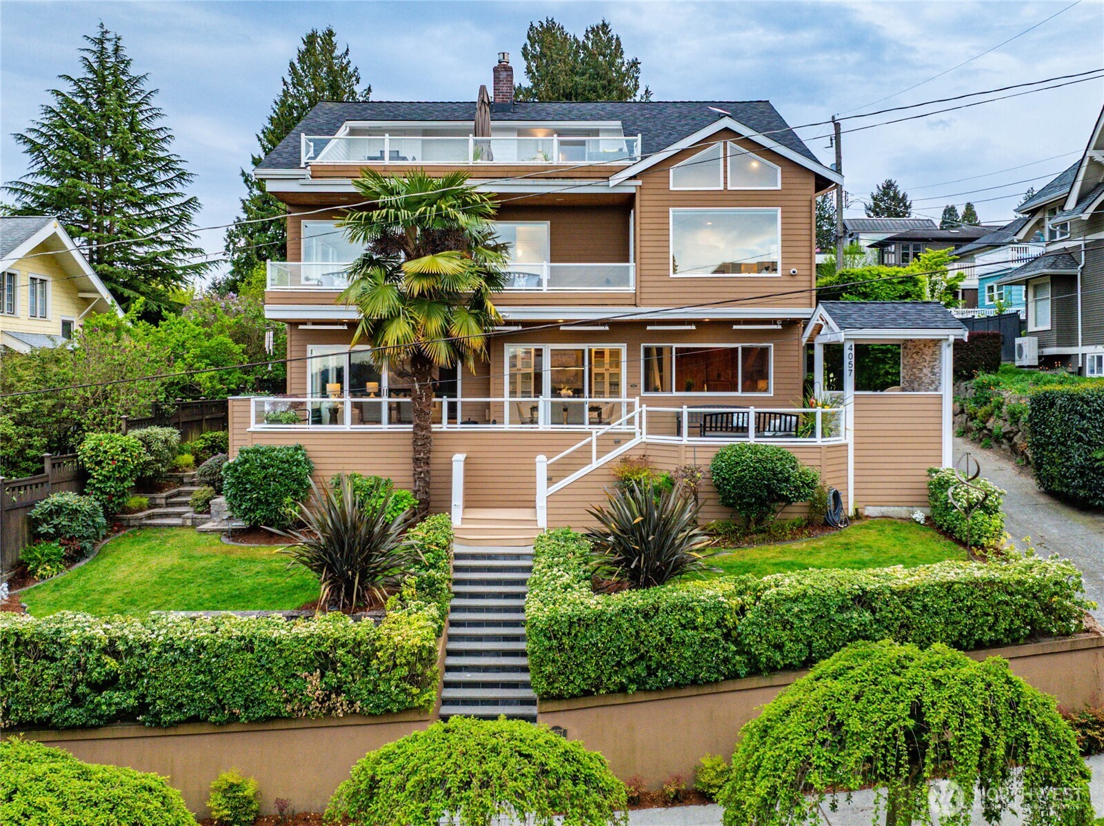 4057 Southwest Holgate Street Seattle, WA 98116 - Photo 3 of 40