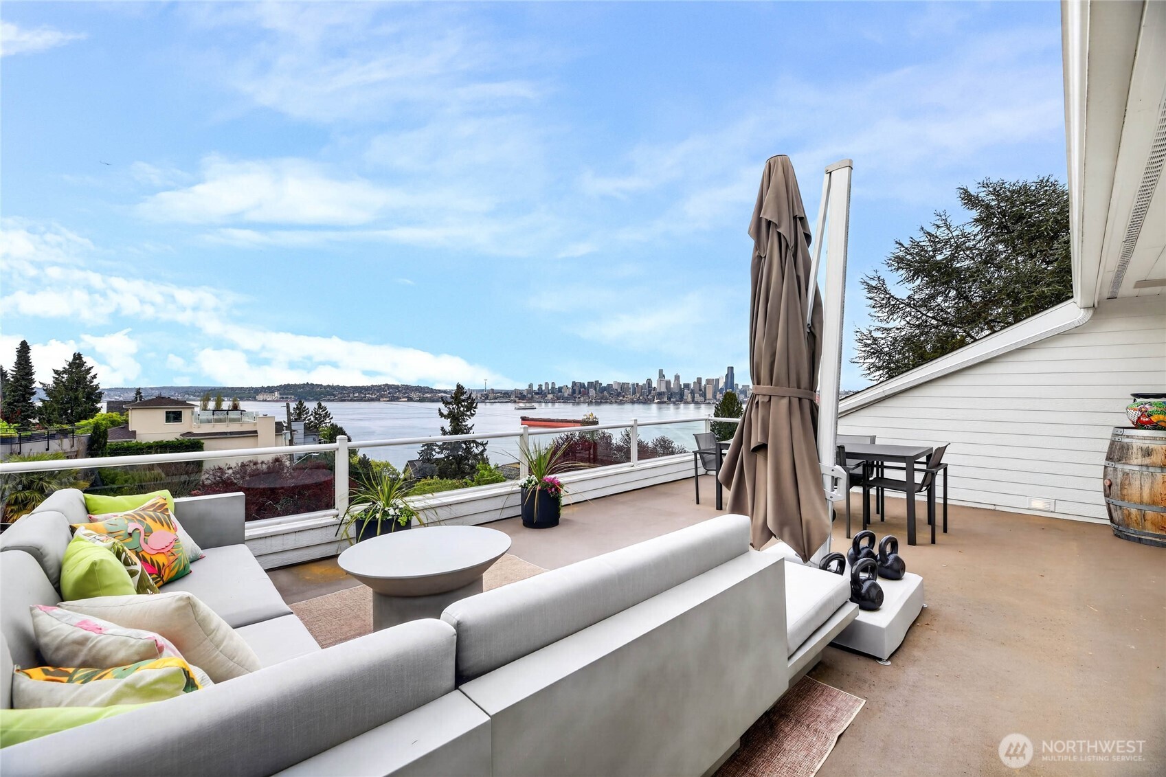 4057 Southwest Holgate Street Seattle, WA 98116 - Photo 32 of 40