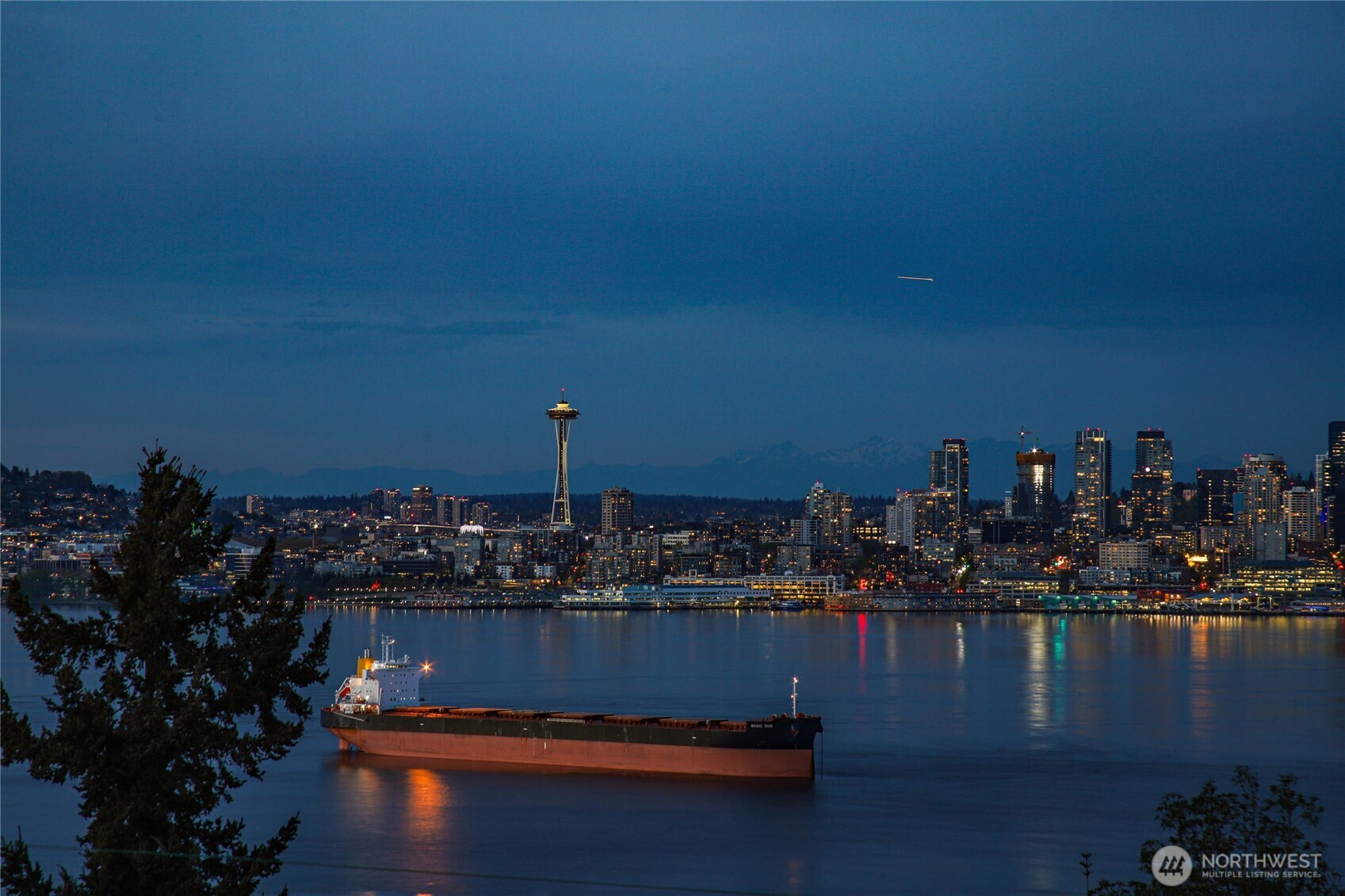 4057 Southwest Holgate Street Seattle, WA 98116 - Photo 5 of 40