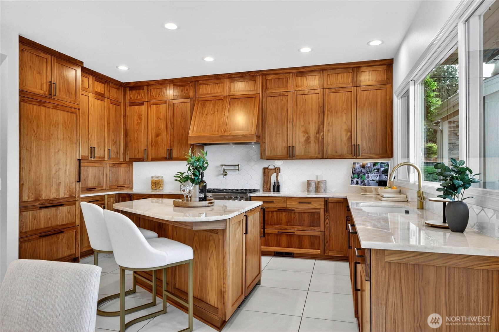 4057 Southwest Holgate Street Seattle, WA 98116 - Photo 10 of 40