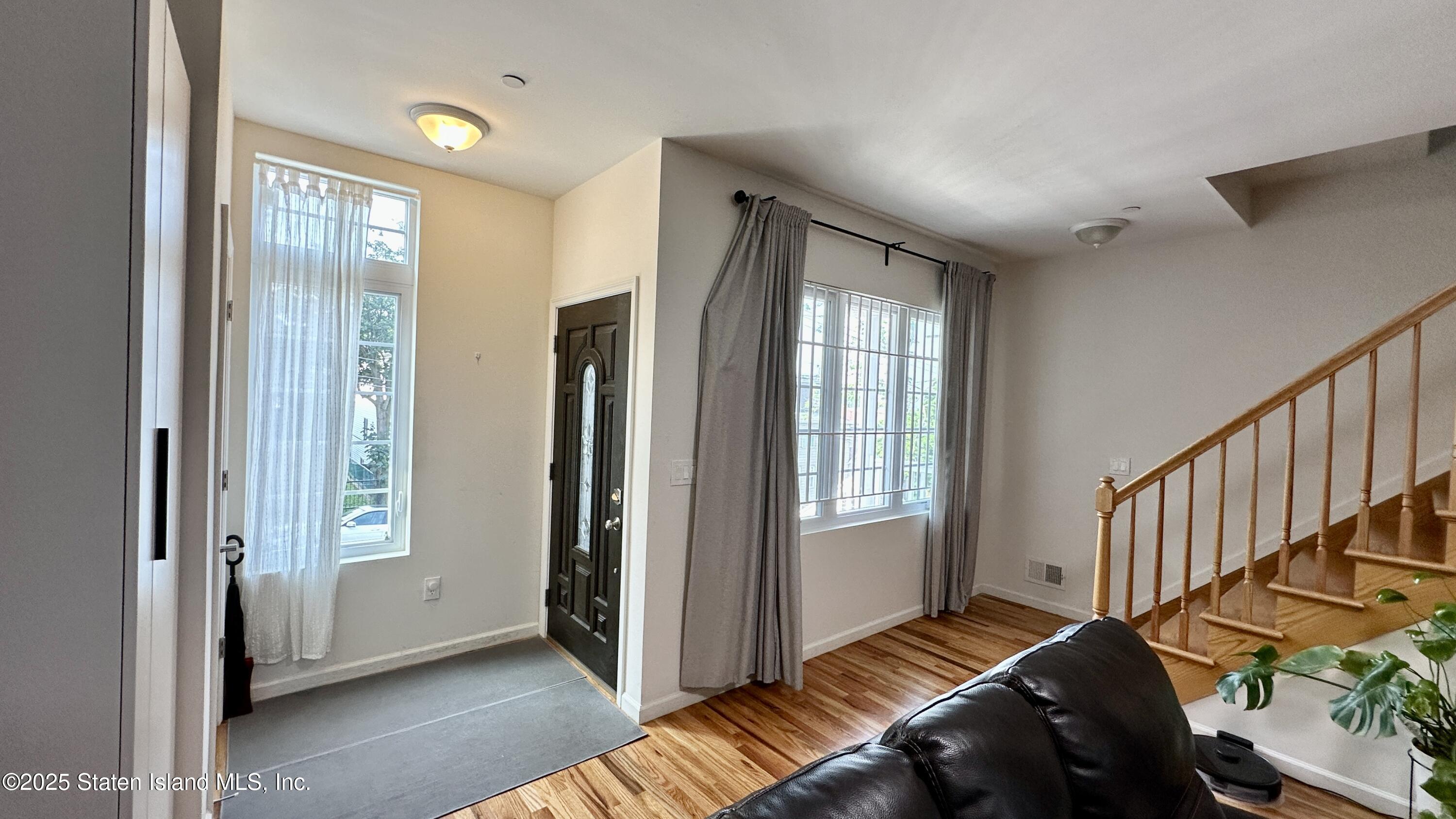 32 Scribner Avenue Staten Island, NY 10301 - Photo 5 of 33 9344653B-350B-4CEA-83F3-894F0C4E8780_1_2