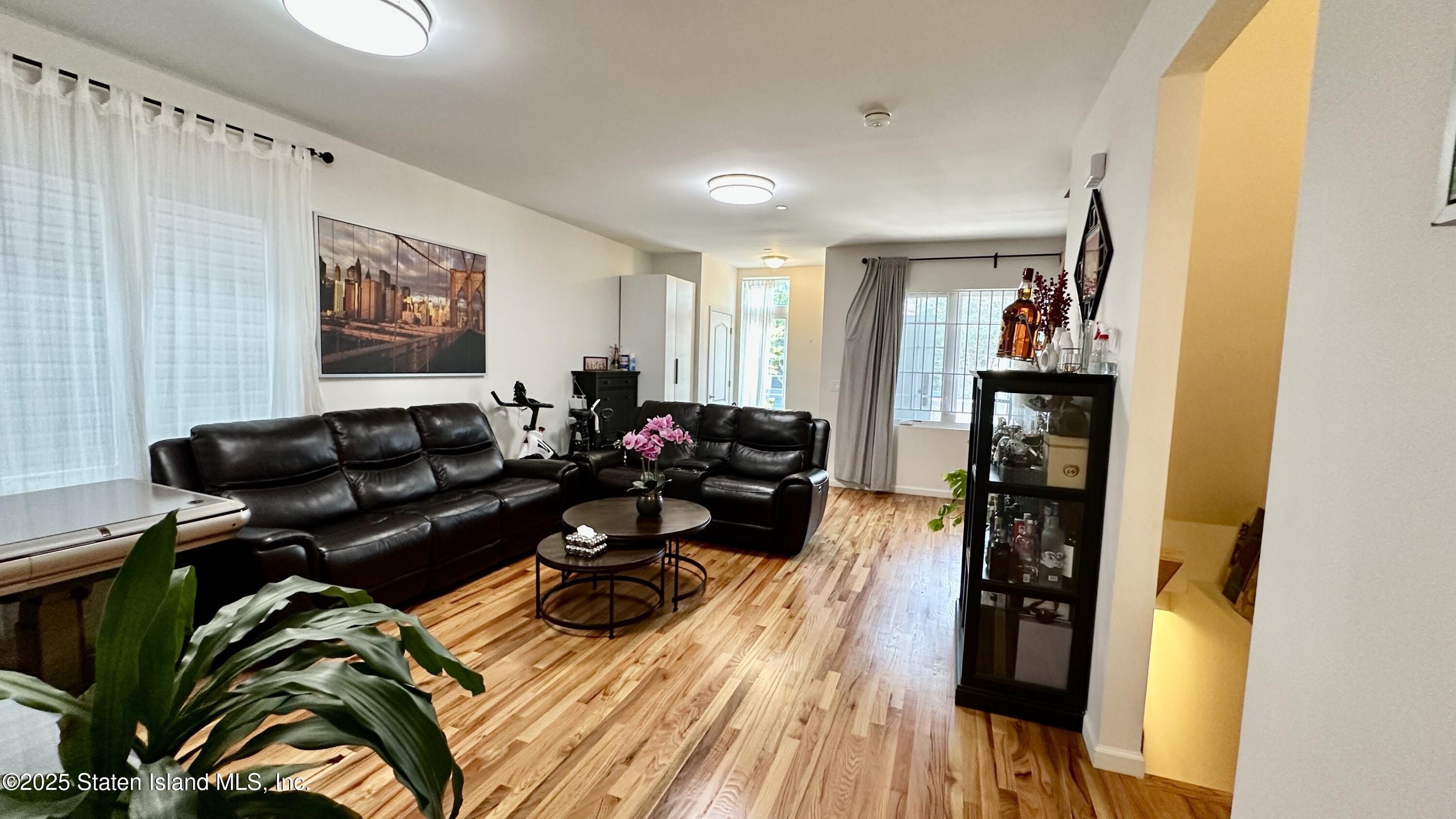 32 Scribner Avenue Staten Island, NY 10301 - Photo 6 of 33 4C7E547B-F245-4C04-8A38-85BF9FB5F516_1_2